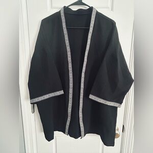 Manfinity Elegant Black Kimono with Silver Trim